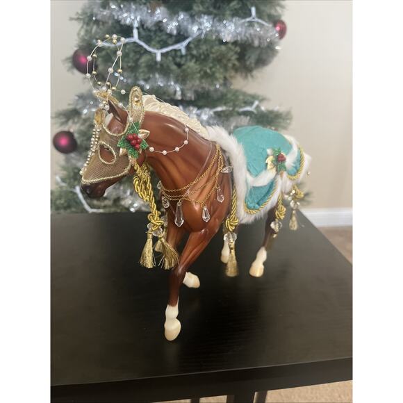 Breyer Holiday Christmas 2019 Minstrel Horse. Nice!! - Picture 7 of 10